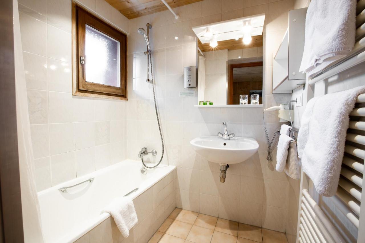 Hotel Les Bruyeres Morzine Bagian luar foto