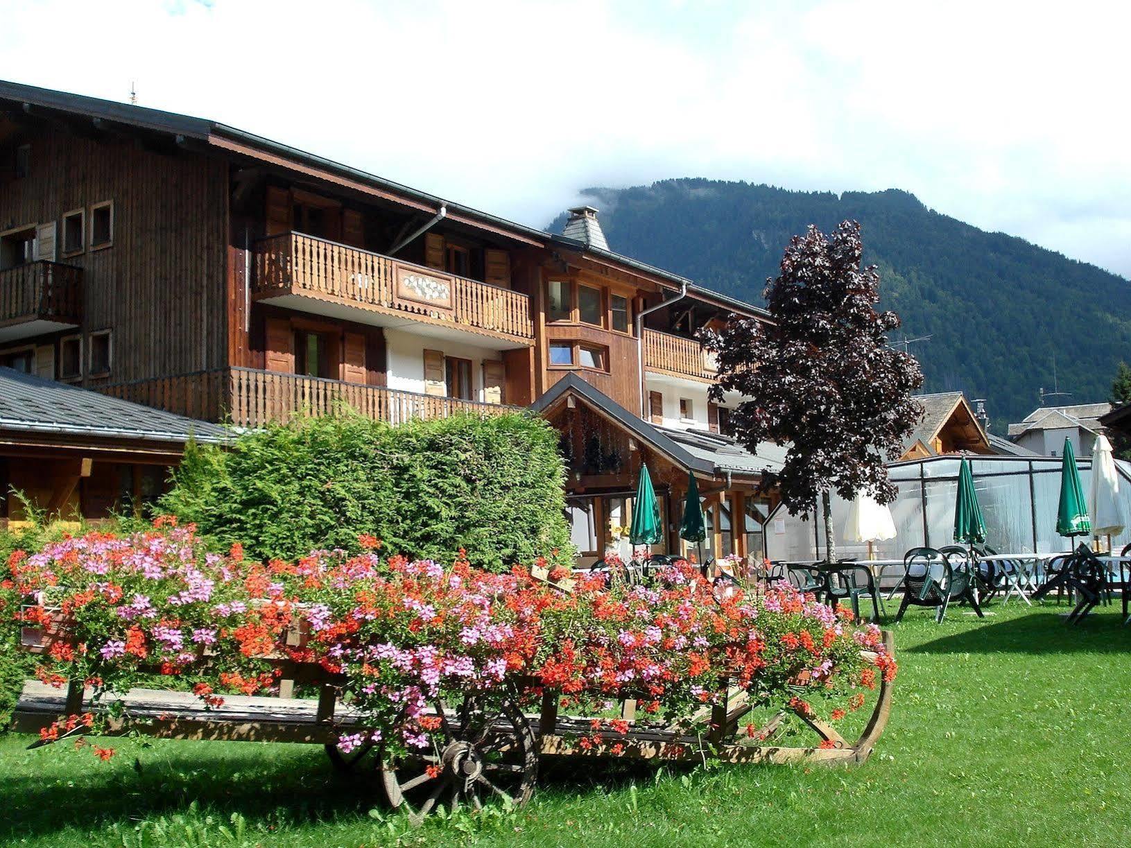 Hotel Les Bruyeres Morzine Bagian luar foto